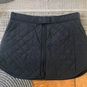 Mid-rise fit, stretchy fabric, to be worn with leggings. Comfortable and warm.